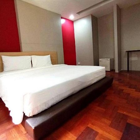 X Go Inn Silom Road -Bts Saint Louis Bangkok Exterior foto