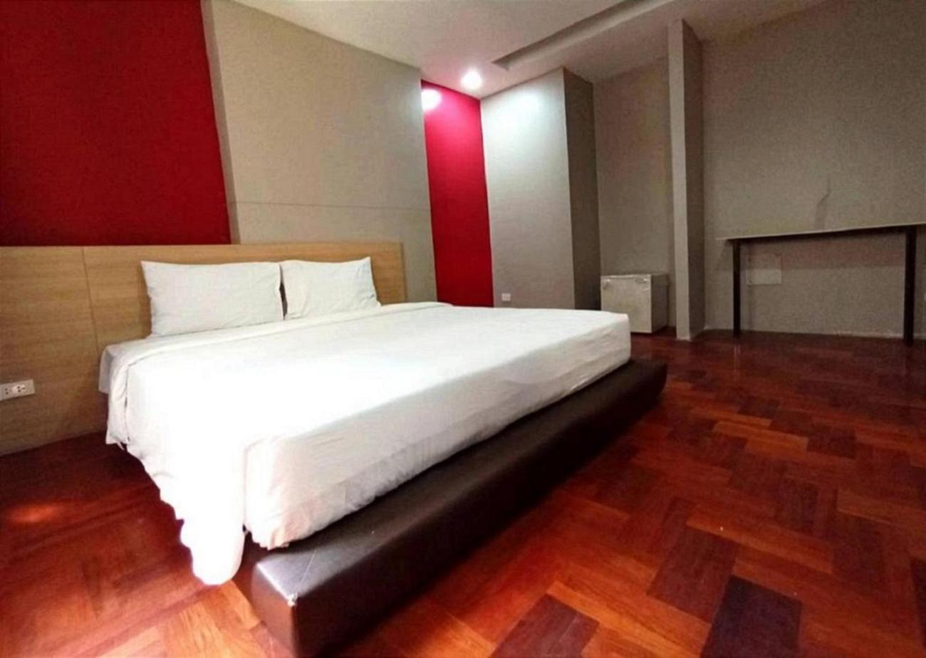 X Go Inn Silom Road -Bts Saint Louis Bangkok Exterior foto